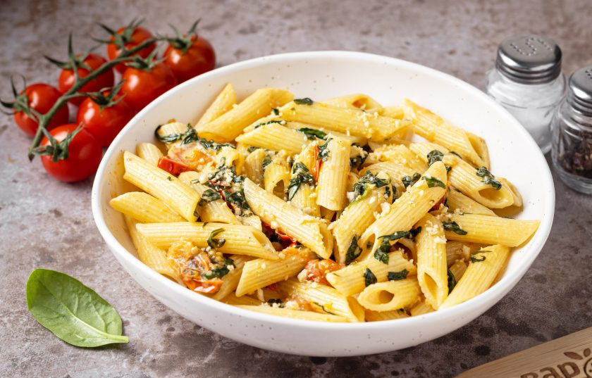 1. Этап. Пенне со шпинатом: Пенне со шпинатом готовы. Перед подачей можно посыпать их пармезаном. Приятного вам аппетита!