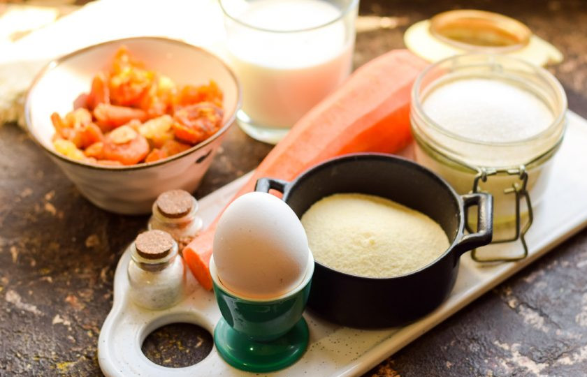 1. Этап. Морковные котлеты с изюмом: Подготовьте ингредиенты.