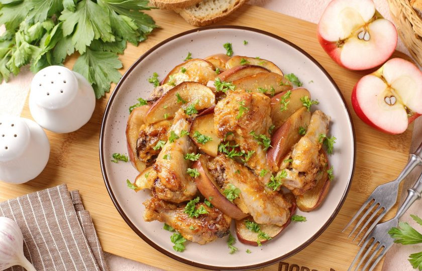 1. Этап. Крылышки с яблоками в духовке: Приятного аппетита!