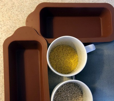 1. Этап. Комбинированный гарнир Пшено и киноа: Промыть пшено с киноа под проточной водой в мелком сите. Залить кипятком и варить на пару 25-30 минут или в кастрюле 15-20 минут. Готовила в 2 силиконовых формочках.