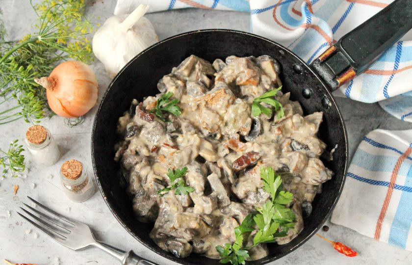 1. Этап. Грибы на сковороде со сметаной и сыром: Приятного аппетита!