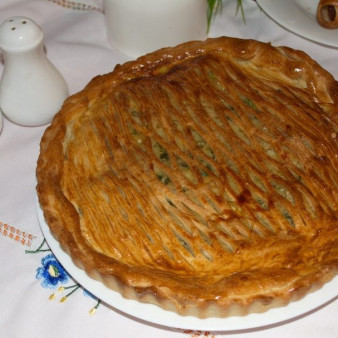 Пирог с сыром из дрожжевого теста