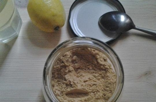 1. Этап. Горчица на рассоле из помидоров: 3. В сухую банку кладем горчичный порошок.