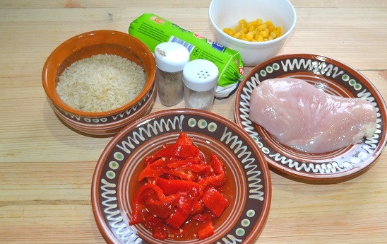 1. Этап. Салат с консервированным перцем: 1. Небольшой набор ингредиентов, который нам необходим.