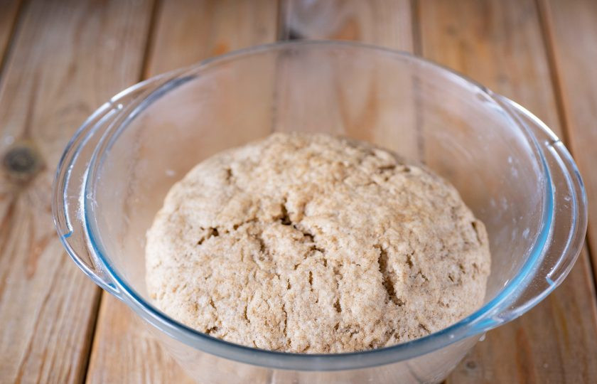 1. Этап. Булочки ржано-пшеничные: Через час тесто увеличилось заметно в объеме.