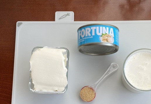 1. Этап. Закусочный шпинатный торт: Теперь приготовим начинку. Для этого подготовьте все необходимые ингредиенты.