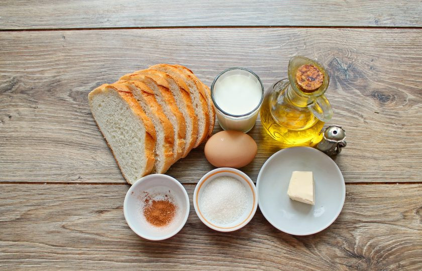 1. Этап. Французские гренки с корицей: Подготовьте все необходимые ингредиенты для приготовления французских гренок с корицей.