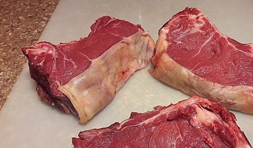 1. Этап. Шашлык на нитке в тандыре: Для шашлыка выбираем мякоть говядины.