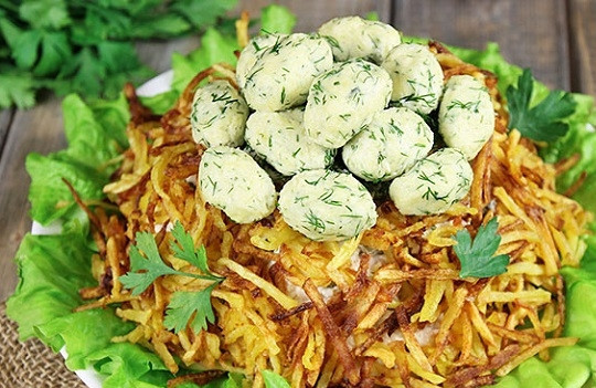 1. Этап. Салат Гнездо глухаря с огурцом: 11. Из полученной массы сформируйте небольшим 