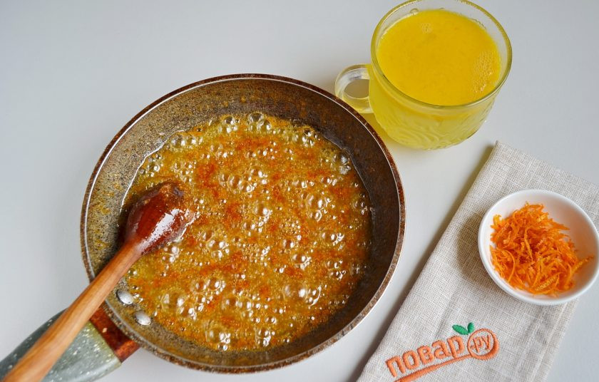 1. Этап. Креп Сюзетт (Crepe Suzette): 13. Масса будет неоднородной, слегка бурлящей. Перемешивайте ее постоянно.