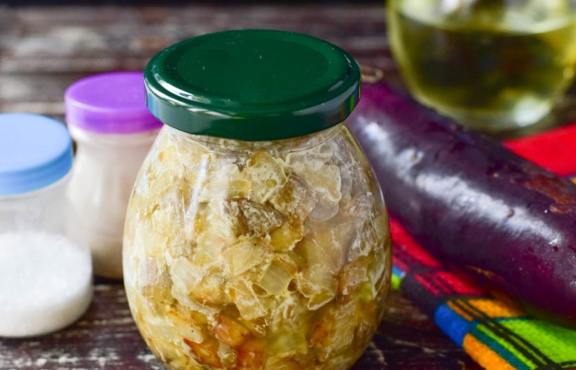 1. Этап. Икра из баклажанов с майонезом на зиму: В завершении просто закрутите банку плотно крышкой. Икра готова! Храните ее обязательно в темном и прохладном месте.