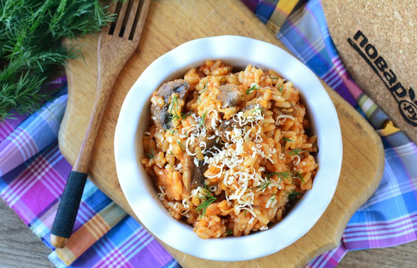 1. Этап. Плов по-итальянски: Подавайте плов к столу присыпав мелко натертым сыром. Приятного аппетита!