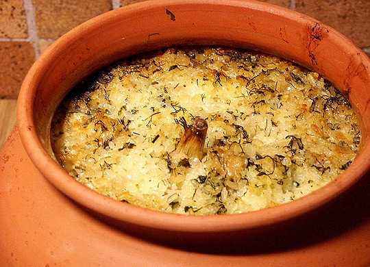 1. Этап. Рис с грибами в горшочках: Готовое блюдо подавать на стол горячим. Приятного аппетита!