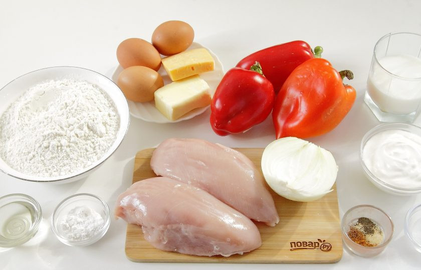 1. Этап. Пирог со сладким перцем и курицей: Подготовьте все ингредиенты.