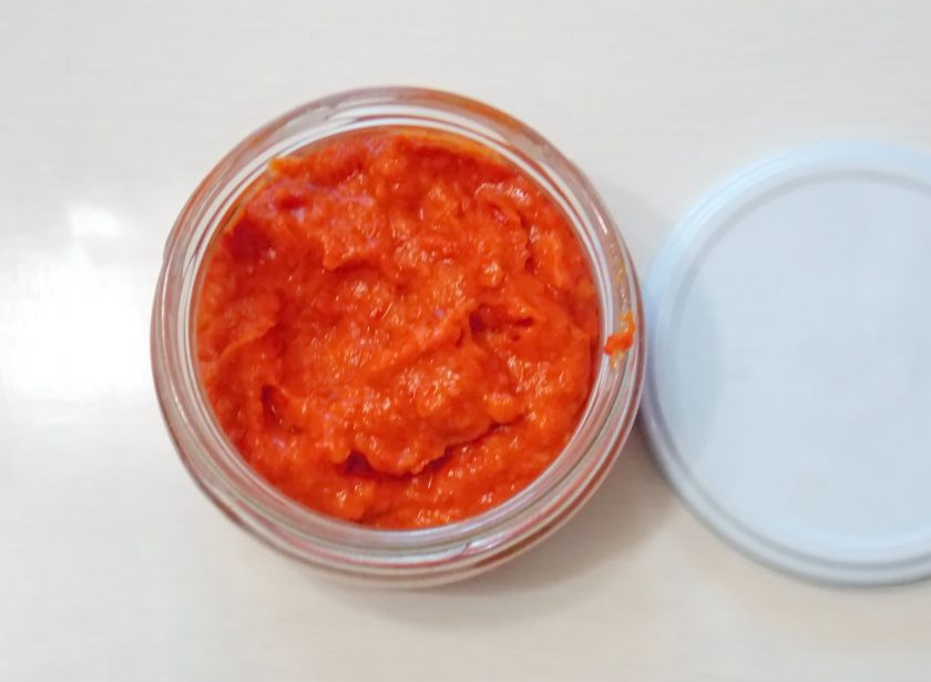 1. Этап. Паста Том Ям: Переложите массу в чистую, сухую баночку, закройте и храните в холодильнике.