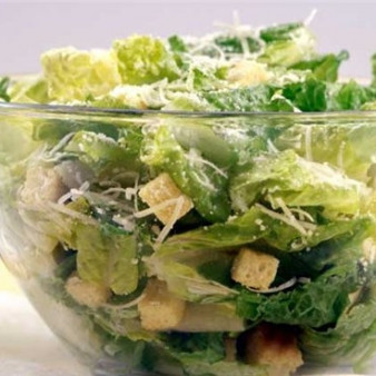 Салат Цезарь с кальмарами