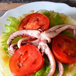 Салат из осьминогов и кальмаров