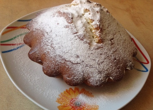 1. Этап. Кекс простой в формочке: А затем посыпаем сахарной пудрой — и можно снимать пробу.