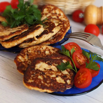 Рыбные оладьи с кабачками