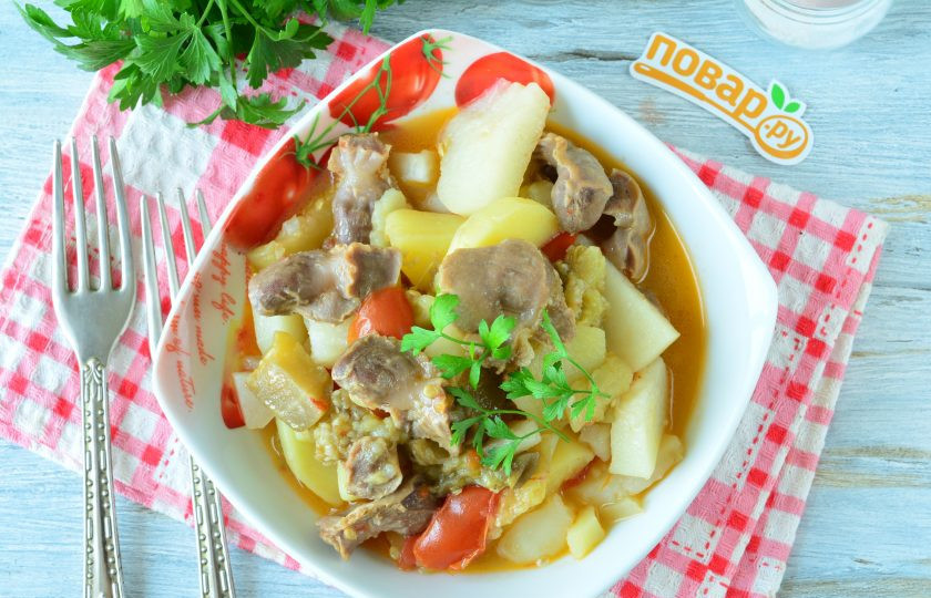 1. Этап. Рагу из желудочков с баклажанами: Подавайте горячее рагу к столу, дополнив свежей зеленью. Приятного аппетита!