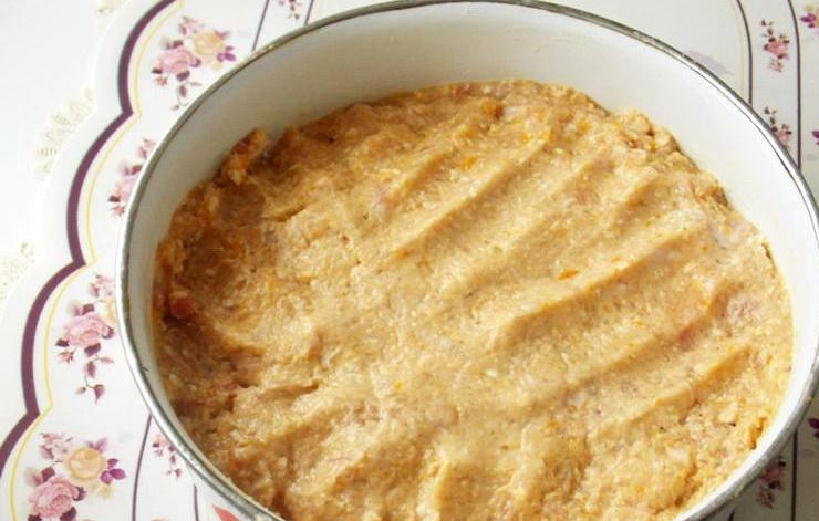 1. Этап. Тефтели с тыквой: Полученный фарш взбиваем при помощи блендера для того, чтобы его консистенция была более пышная.