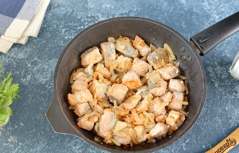 1. Этап. Паста Сальмоне: Готовьте все вместе периодически помешивая около 5 минут.