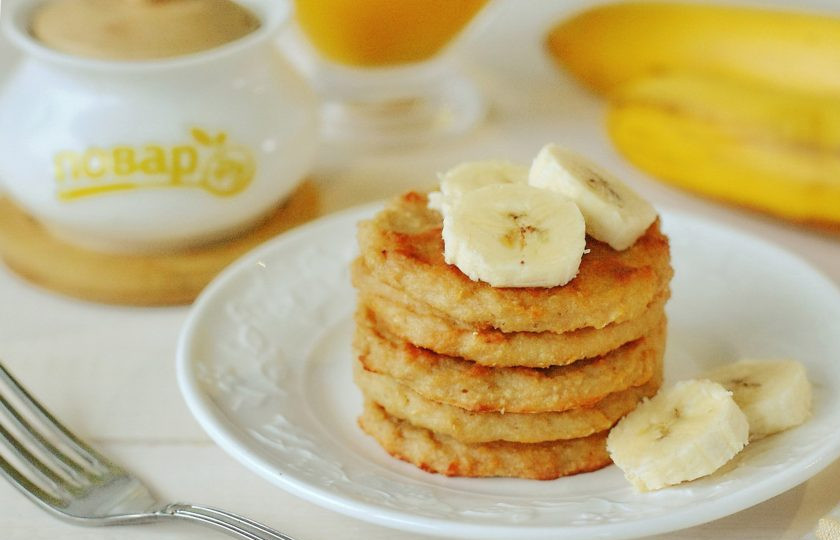 1. Этап. ПП завтрак из творога: По вкусу очень близко к сырникам, но с банановым ароматом. Вкусно как со сметаной, так и медом или любым сладким сиропом. Приятного аппетита!