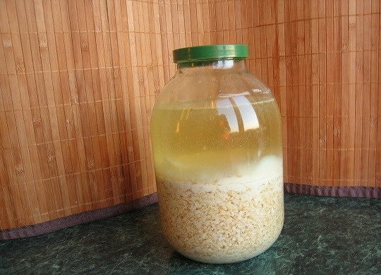 1. Этап. Овсяный кисель на кефире: 2. Вот так будет выглядеть заготовка через два дня.