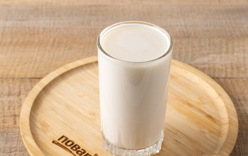 1. Этап. Шоколадное овсяное молоко: Получится белое однородное овсяное молоко.