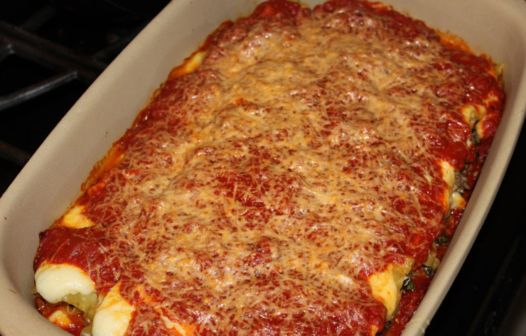 1. Этап. Каннеллони в томатном соусе: 7. В заранее разогретой духовке запекаются каннеллони около 30 минут. Перед подачей их можно присыпать измельченной свежей зеленью.