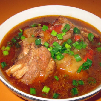 Шурпа из свиных ребрышек