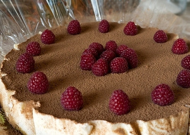 1. Этап. Чизкейк Филадельфия: Ну а теперь украсим наш десерт ягодами. Можно посыпать какао или тертым шоколадом.