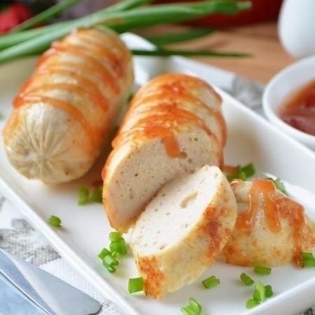 1. Stage. Homemade Chicken Sausages: Remove the cling film from the finished sausages, then fry in butter or vegetable oil until golden brown, serve with any side dish.