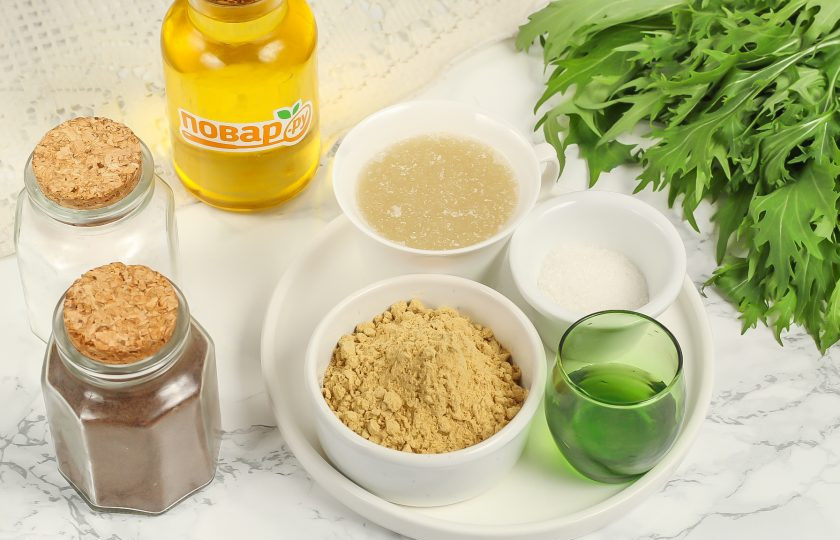 1. Этап. Горчица по-русски: Подготовьте указанные ингредиенты. Обязательно добавляйте в горчицу уксус и растительное масло, они будут слегка смягчать горький вкус, вуалировать его.