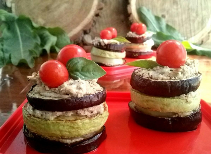 1. Этап. Мильфей: Сверху добавьте 1-2 помидорчика черри и листик базилика. Вот и всё, готово. Приятного аппетита!