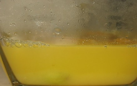 1. Этап. Желе с агар-агаром: Оставляем желе на несколько минут для того, чтобы оно немного остыло, а затем ставим его в холодильник.