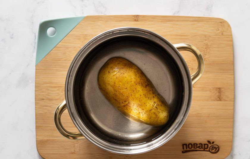 1. Этап. Мексиканский картофельный салат: Картофель отварите в кожуре до готовности.