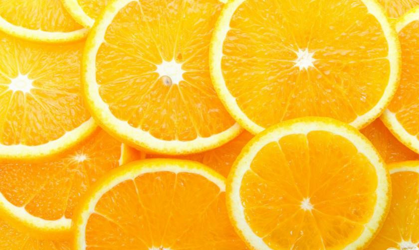 1. Этап. Коктейль Епископ: 2. Два апельсина нужно порезать на тонкие дольки и сложить их в кастрюлю.