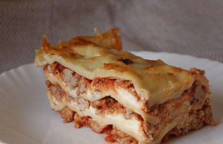 1. Этап. Лазанья без соуса Бешамель: Выпекаем лазанью 35 минут при 180 градусах.