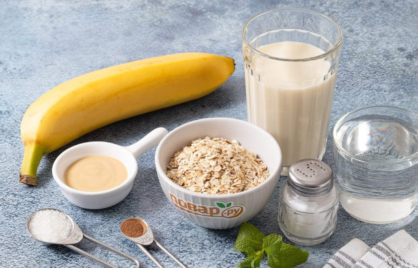 1. Этап. Овсянка с бананом и арахисовой пастой: Подготовьте все ингредиенты.