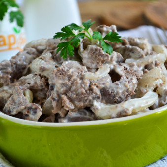 Салат из печени с маринованным луком