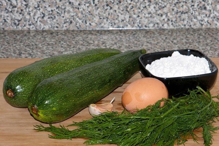 1. Этап. Котлеты из цукини: Подготовьте ингредиенты.