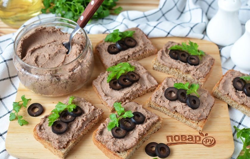 1. Этап. Бутерброды с паштетом из печени: Бутерброды с паштетом из печени готовы, приятного аппетита!