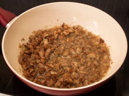 Baked beef with sauce 1. Stage. Baked beef with sauce: Then add the crushed mushrooms, pour 100 ml of water and cook periodically stirring for 30 minutes.