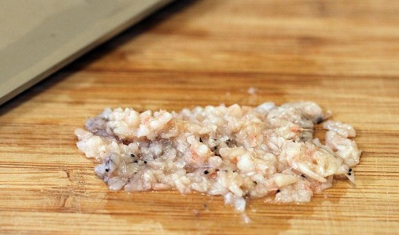 1. Этап. Кабачки по-корейски быстрые: Если хотите, добавьте соус (он может быть с кусочками креветок или рыбы).