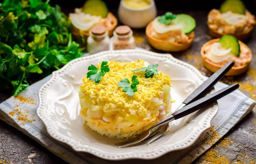 1. Этап. Салат Мимоза с кальмарами: Приятного вам аппетита!