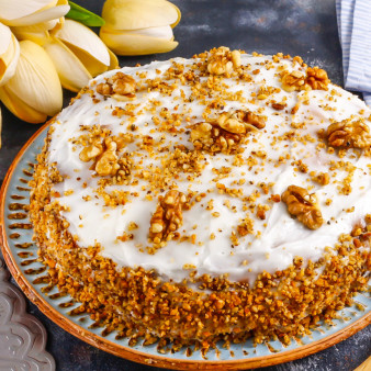 Песочный торт с орехами