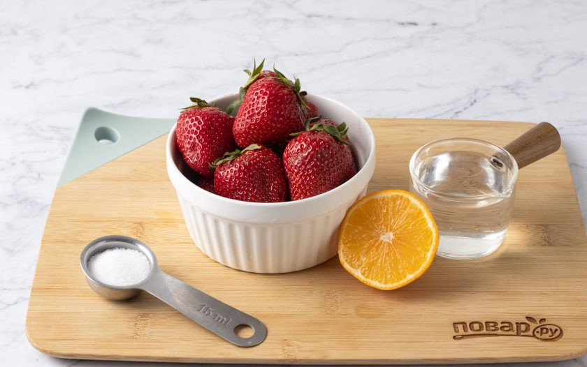 1. Этап. Варенье из клубники со стевией: Подготовьте все ингредиенты.