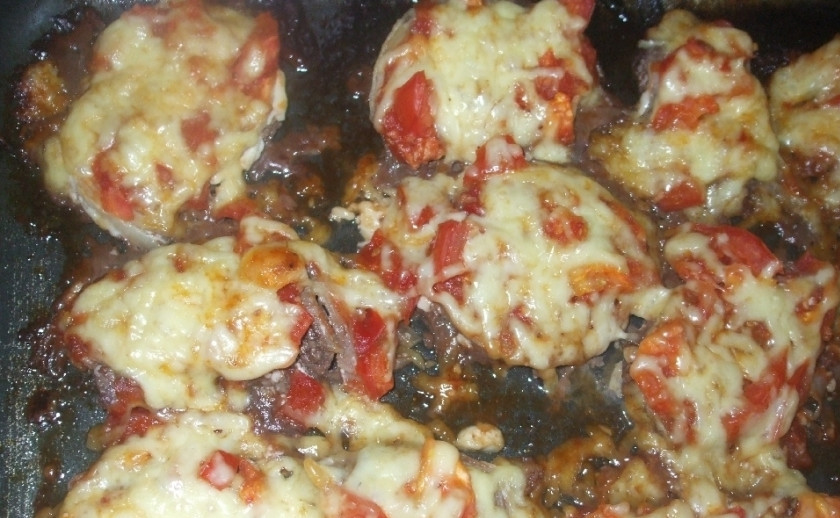 1. Этап. Говядина кусочками в духовке: Запекаем в разогретой духовке, примерно 1 час, температура 180-200 градусов.