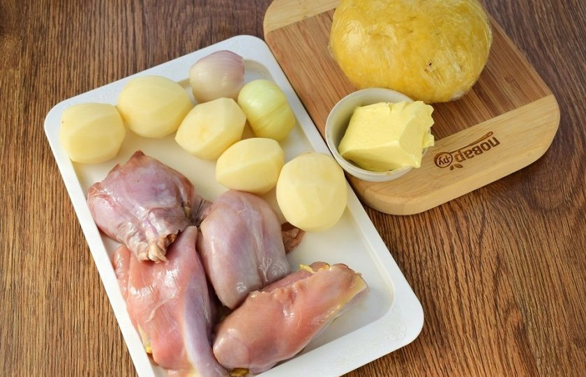 1. Этап. Сочный элеш с курицей: Теперь займемся начинкой. Овощи помойте и очистите.